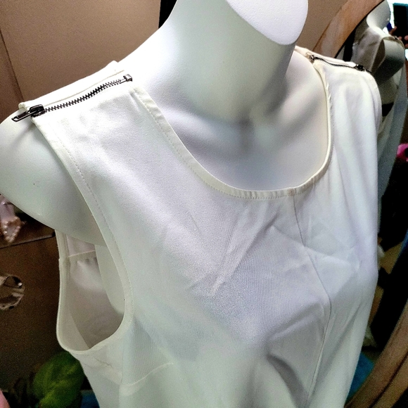 women's elegant sleeveless blouse - Picture 5 of 5